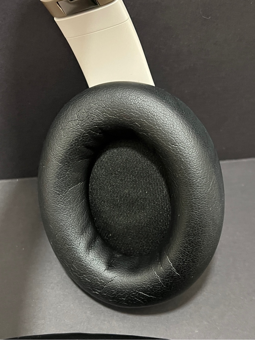 Beats Studio Pro Headphones black gold - Picture 8 of 13